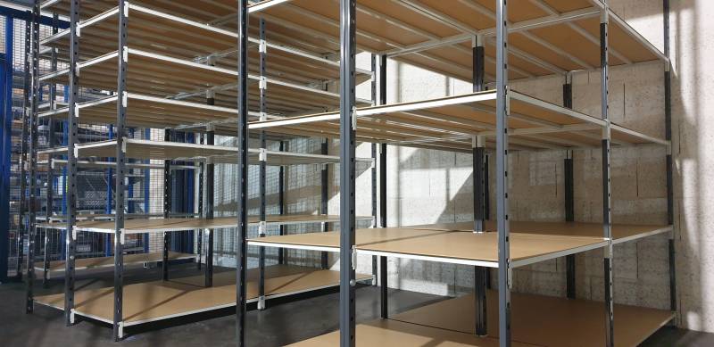 Rayonnage tubulaire pour le stockage léger en réserve ou surface de vente à Villefranche-sur-Saône en région Rhône-Alpes