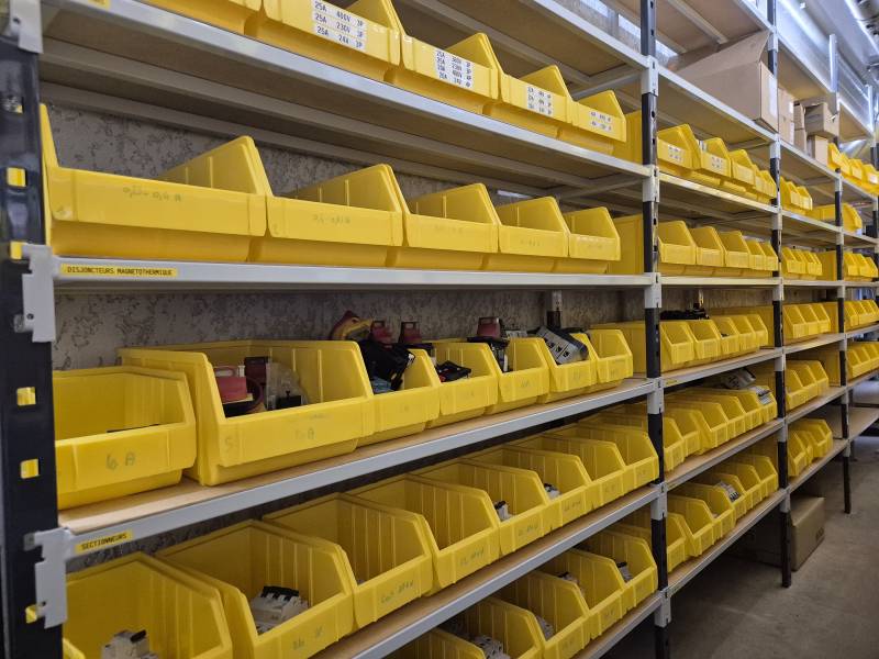 Rayonnage tubulaire pour le stockage léger en réserve ou surface de vente à Villefranche-sur-Saône en région Rhône-Alpes