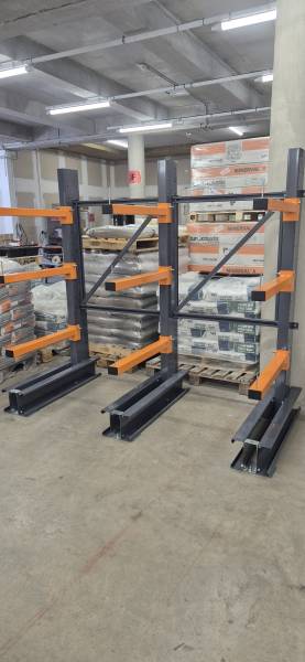 Rayonnages cantilevers mi-lourds pour le stockage de charges longues dans les commerces de matériaux de construction, les usines métallurgiques et les menuiseries à Villefranche-sur-Saône