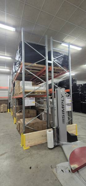 Racks à palette charge lourde pour le stockage de palettes de bouteilles de vin chez un producteur vinicole du Mâconnais