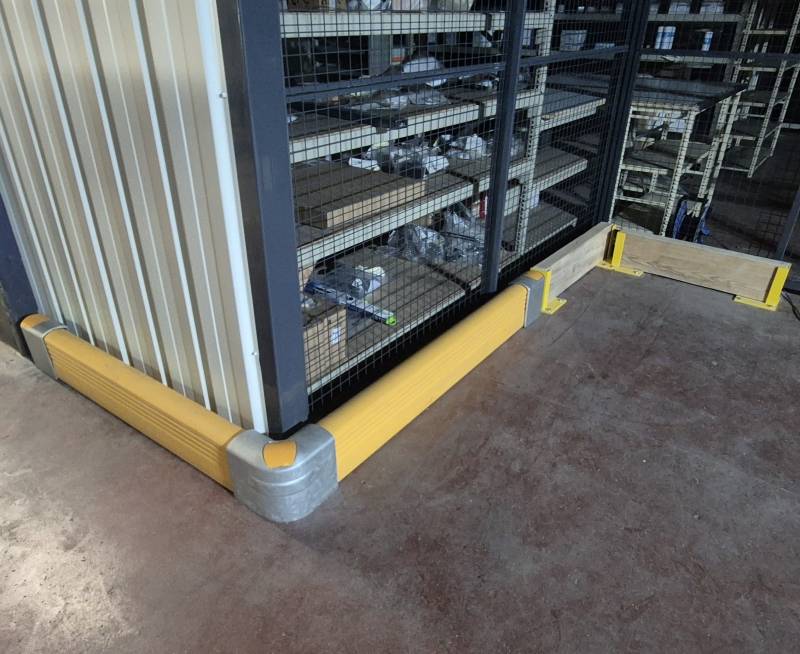 Mezzanine modulaire métallique dans une concession automobile à Montceau les Mines