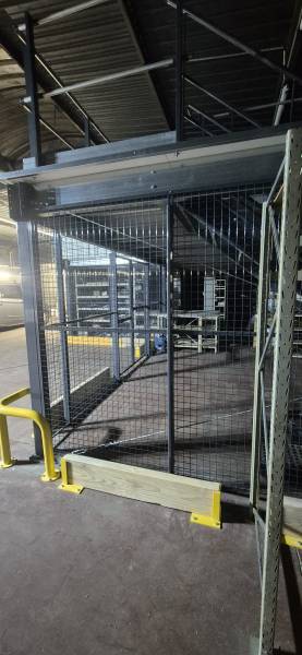 Mezzanine modulaire métallique dans une concession automobile à Montceau les Mines