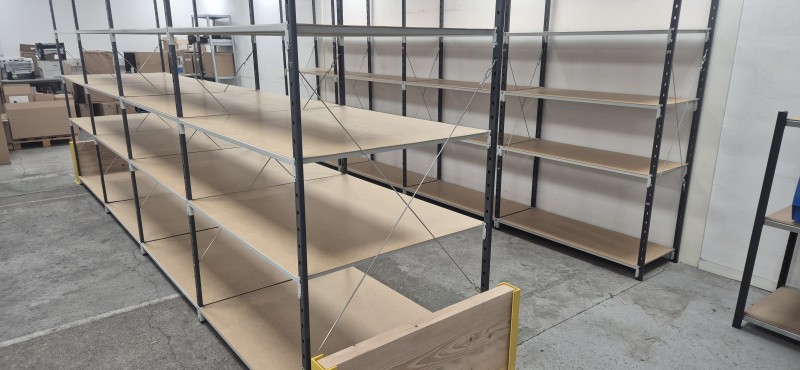 Rayonnages légers pour le stockage de cartons