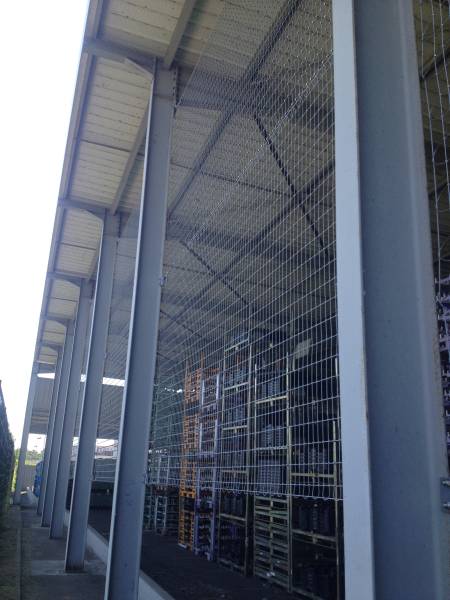 Filet DRALO en cable acier de 3 mm tréssé pour éviter le  basculement de containers à proximité de Limas