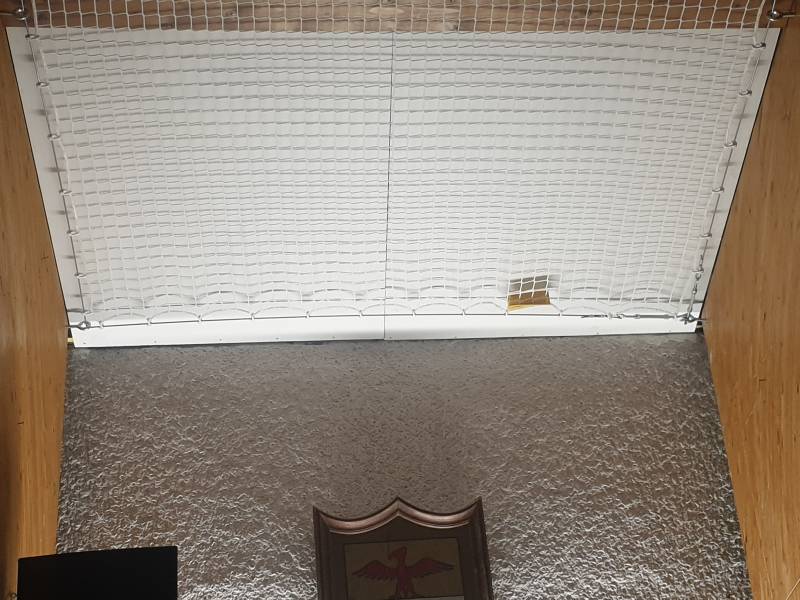 Filet sous plafond en PPhr pour sécuriser la chute d’éléments susceptibles de se détacher de la toiture entre Crèche et Mâcon