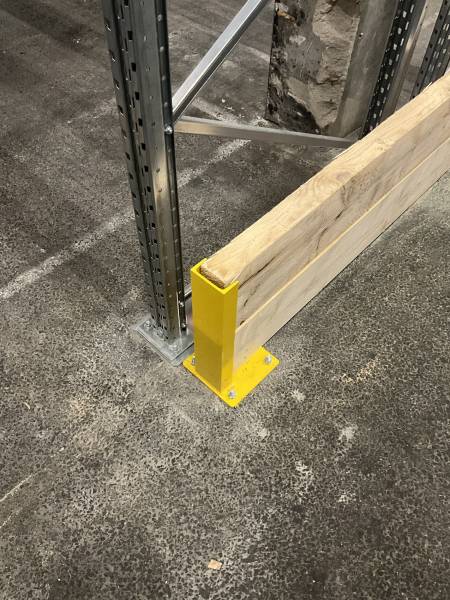 Rack à palettes avec plateaux fils et plaques de répartition pour sol enrobé, destiné au stockage de matériel informatique près de Limonest