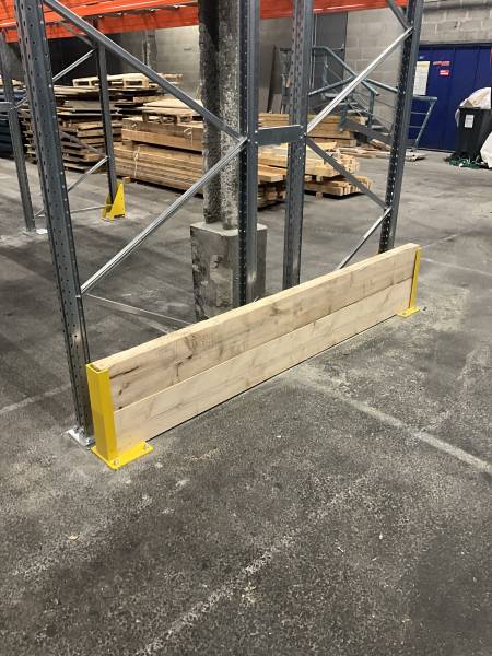 Rack à palettes avec plateaux fils et plaques de répartition pour sol enrobé, destiné au stockage de matériel informatique près de Limonest
