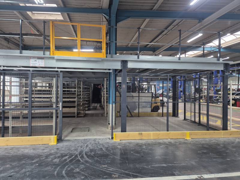 Mezzanine métalique pour le stockage de pièces de rechange automobile à Villefranche sur saône