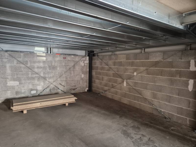 Une mezzanine métallique boulonnée pour optimisez l'espace de votre atelier et le stockage de vos outils à Villefranche-sur-Saône