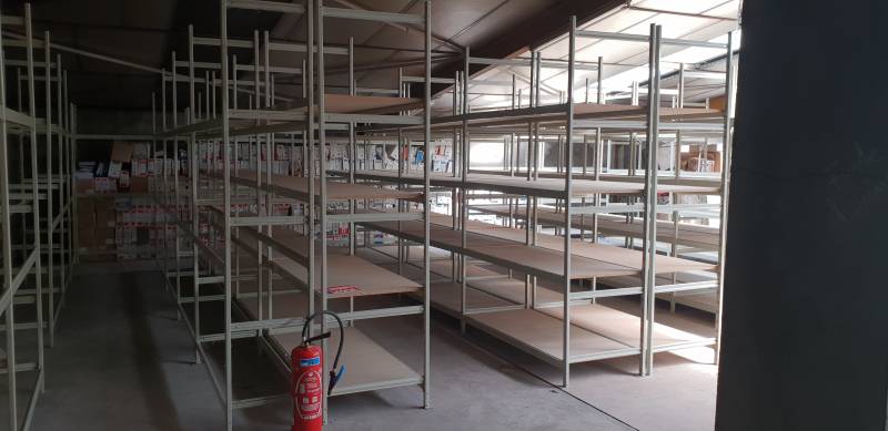 Rayonnages industriels pour le stockage de pièces détachées dans une concession automobile à Crèche sur Saône au sud de Mâcon