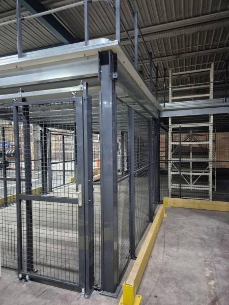 Installation d'un plateforme métallique pour doubler la surface de votre magasin de stockage de pièces de rechanges automobile à Villefranche sur saône