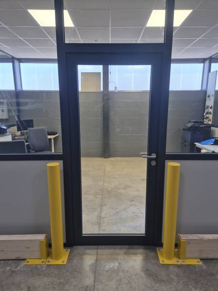 Protections de type Arceau, poteaux et madriers pour sécuriser les bas de cloison à Villefranche sur Saône