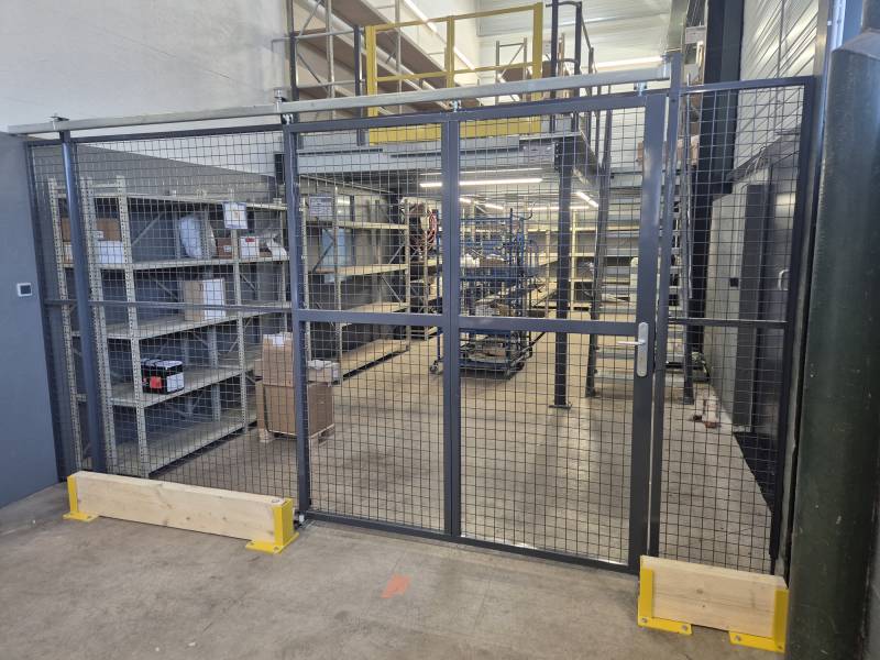 Protections de type Arceau, poteaux et madriers pour sécuriser les bas de cloison à Villefranche sur Saône