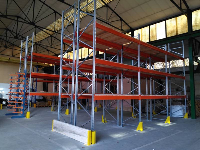 Protections de montant et madriers de rive pour racks à palette à proximité de Saint Georges de Reneins