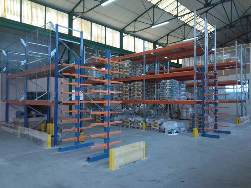 Protections de montant et madriers de rive pour racks à palette à proximité de Saint Georges de Reneins