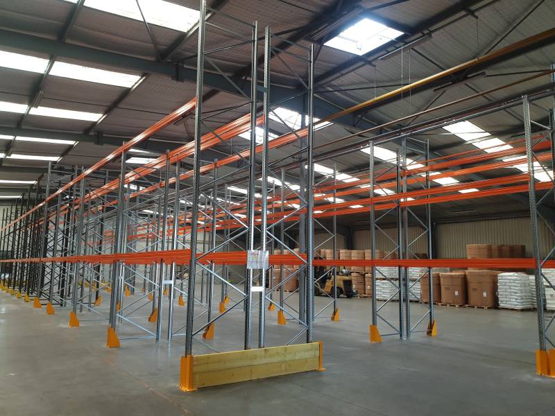 Rack lourd pour le stockage de palettes europe dans un entrepôt logistique à Arnas 