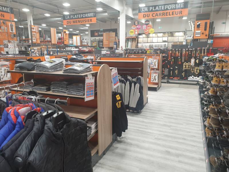 Coordination de l'installation des rayonnages et équipements de stockage sur environ 70 points de vente d'une enseigne nationale de négoce en matériaux de construction