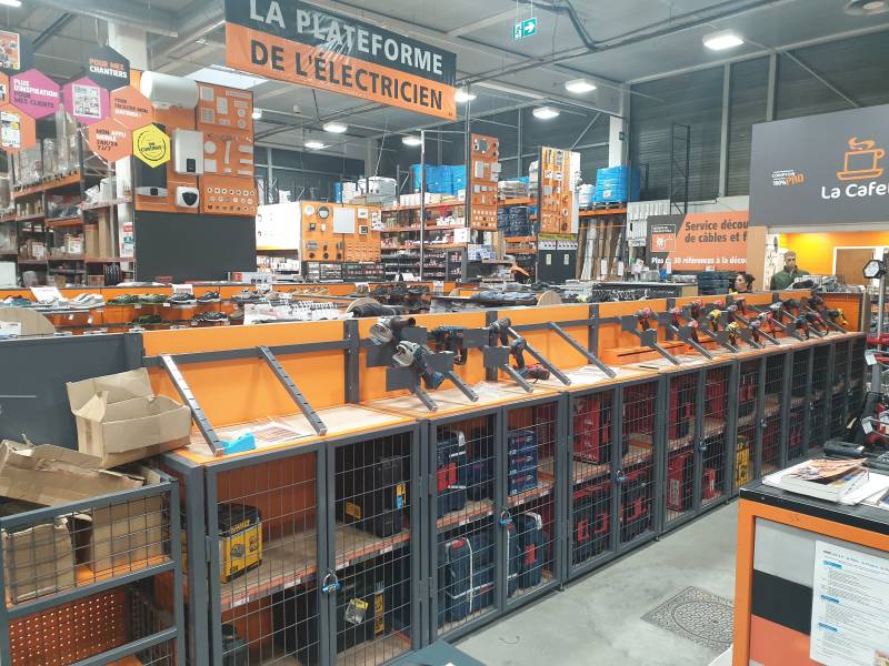 Coordination de l'installation des rayonnages et équipements de stockage sur environ 70 points de vente d'une enseigne nationale de négoce en matériaux de construction