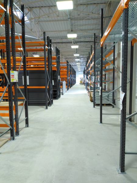 Coordination de l'installation des rayonnages et équipements de stockage sur environ 70 points de vente d'une enseigne nationale de négoce en matériaux de construction