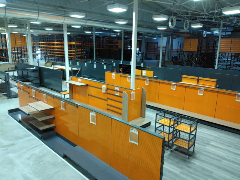 Coordination de l'installation des rayonnages et équipements de stockage sur environ 70 points de vente d'une enseigne nationale de négoce en matériaux de construction