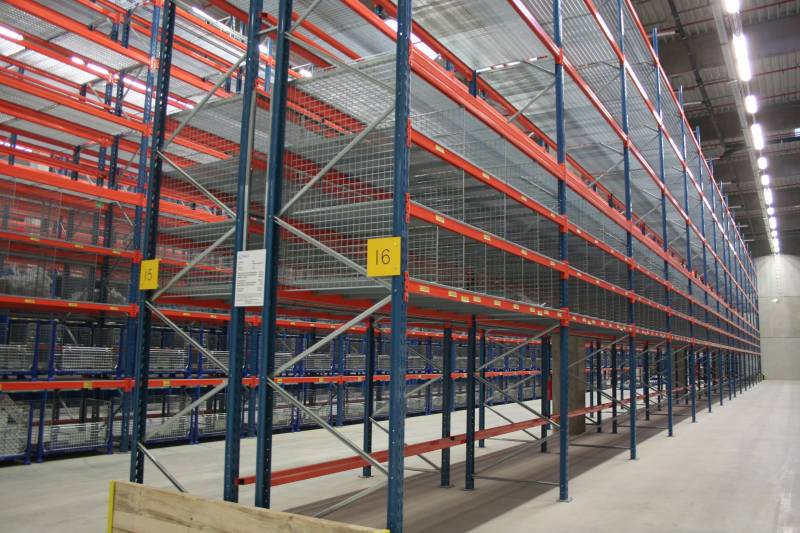 Pilotage du montage des rayonnages dans le centre de stockage de pièces de rechange du groupe PSA à Rieste (Allemagne)