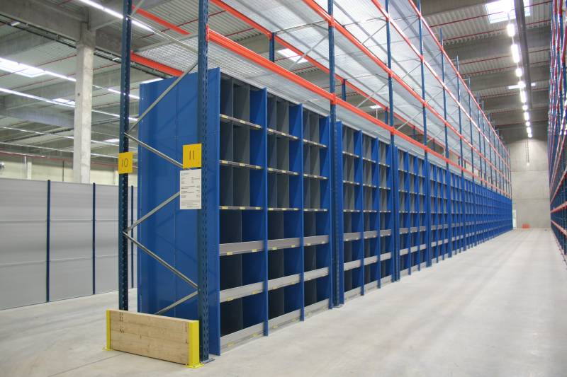 Pilotage du montage des rayonnages dans le centre de stockage de pièces de rechange du groupe PSA à Rieste (Allemagne)