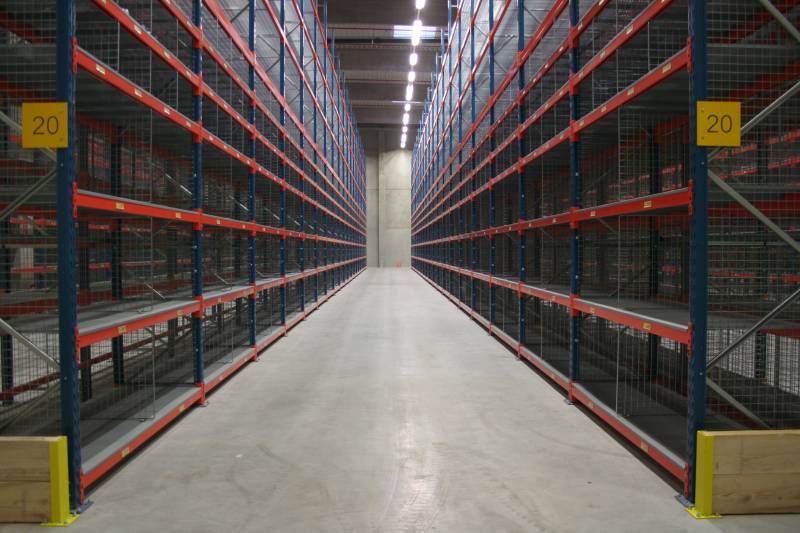 Pilotage du montage des rayonnages dans le centre de stockage de pièces de rechange du groupe PSA à Rieste (Allemagne)
