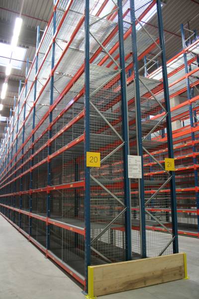Pilotage du montage des rayonnages dans le centre de stockage de pièces de rechange du groupe PSA à Rieste (Allemagne)