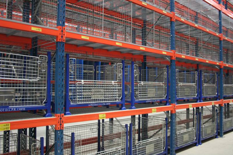 Pilotage du montage des rayonnages dans le centre de stockage de pièces de rechange du groupe PSA à Rieste (Allemagne)
