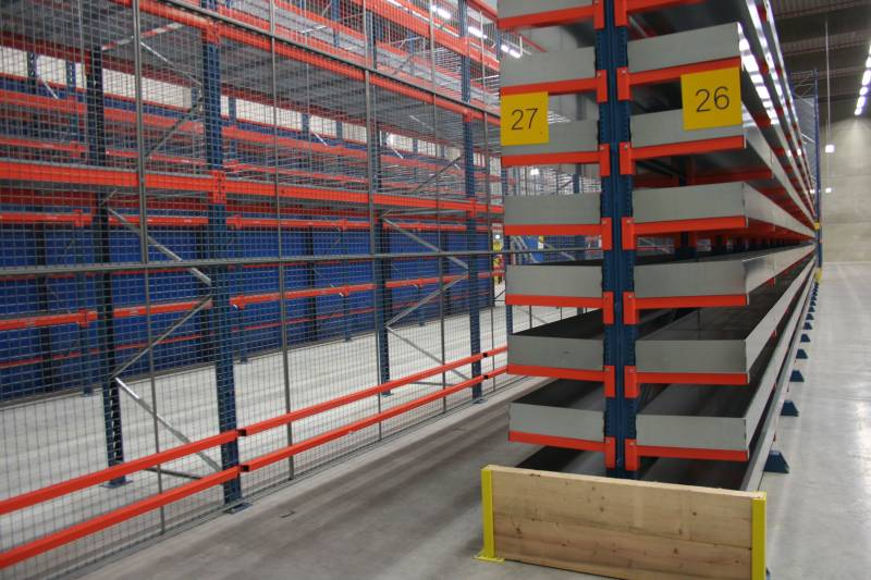 Pilotage du montage des rayonnages dans le centre de stockage de pièces de rechange du groupe PSA à Rieste (Allemagne)