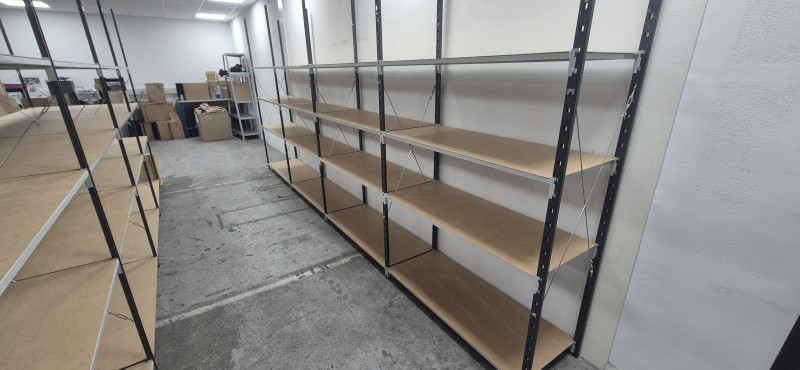 Rayonnages légers pour le stockage de cartons