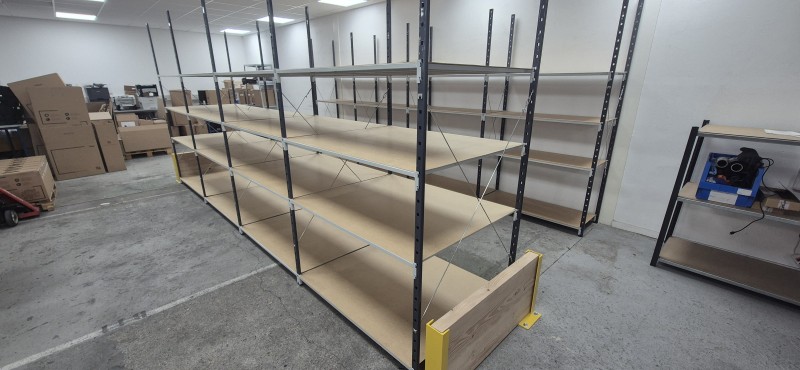 Rayonnages légers pour le stockage de cartons